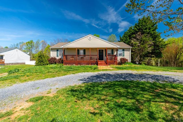 2305 Smith Mountain Lake Parkway, Huddleston, VA 24104