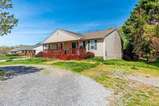 2305 Smith Mountain Lake Parkway, Huddleston, VA 24104