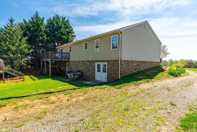 2305 Smith Mountain Lake Parkway, Huddleston, VA 24104