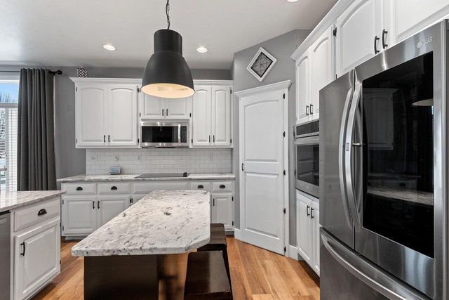 1228 GAIL DRIVE, Green Bay, WI 54311