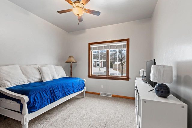 1228 GAIL DRIVE, Green Bay, WI 54311