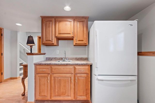 1228 GAIL DRIVE, Green Bay, WI 54311