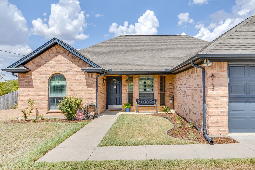 613 E 1st Street, Weatherford, TX 76086 — photo 3