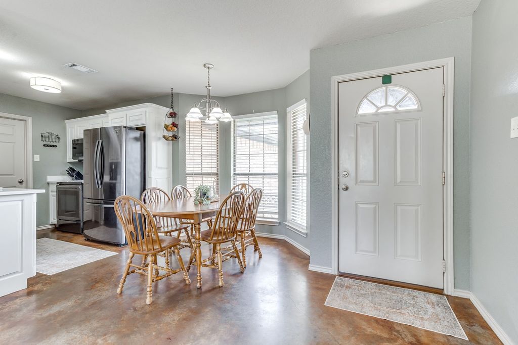 613 E 1st Street, Weatherford, TX 76086 — photo 4