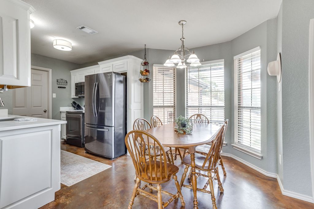 613 E 1st Street, Weatherford, TX 76086 — photo 5
