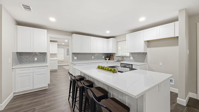 1004 Lakeview Drive, Joshua, TX 76058