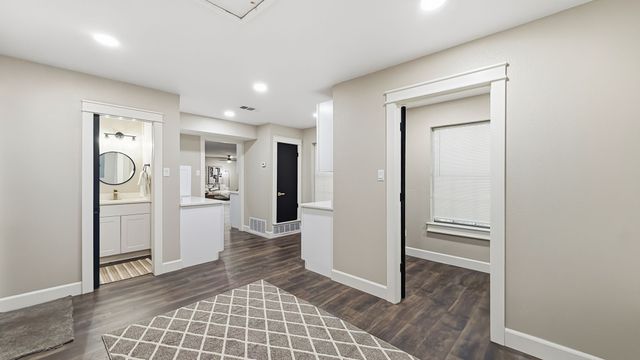1004 Lakeview Drive, Joshua, TX 76058