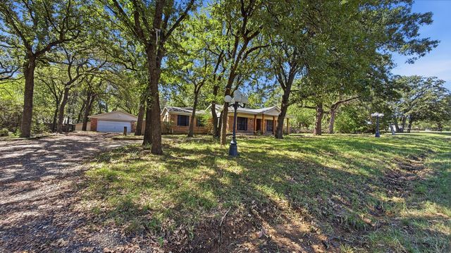 1004 Lakeview Drive, Joshua, TX 76058