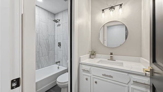 1004 Lakeview Drive, Joshua, TX 76058
