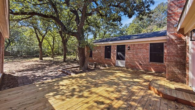 1004 Lakeview Drive, Joshua, TX 76058
