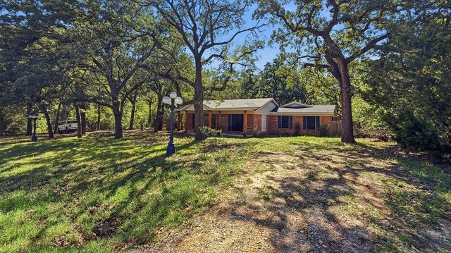 1004 Lakeview Drive, Joshua, TX 76058