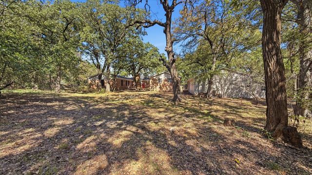1004 Lakeview Drive, Joshua, TX 76058