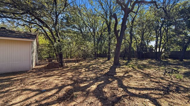 1004 Lakeview Drive, Joshua, TX 76058