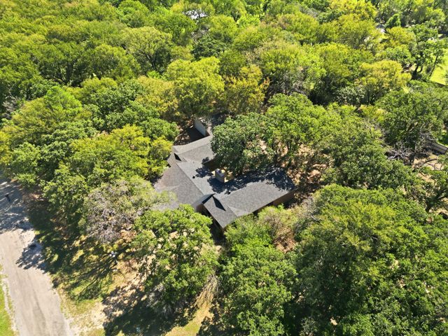 1004 Lakeview Drive, Joshua, TX 76058