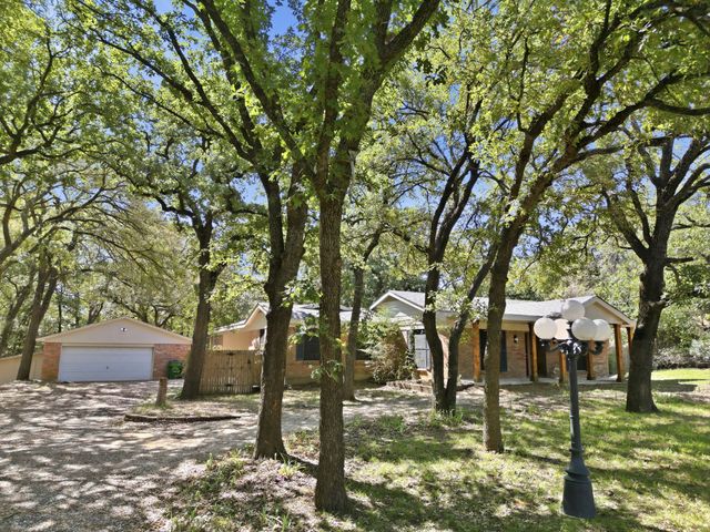 1004 Lakeview Drive, Joshua, TX 76058