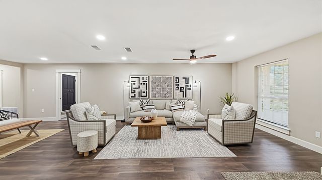 1004 Lakeview Drive, Joshua, TX 76058