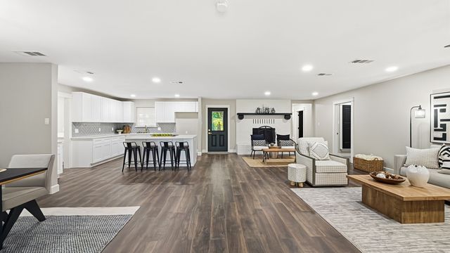 1004 Lakeview Drive, Joshua, TX 76058