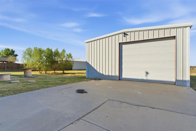 1436 Meadowbrook Lane, Nevada, TX 75173