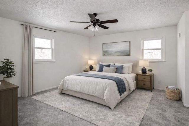 10106 NW Mirror Lake Drive, Kansas City, MO 64152