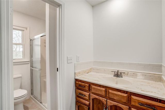 10106 NW Mirror Lake Drive, Kansas City, MO 64152