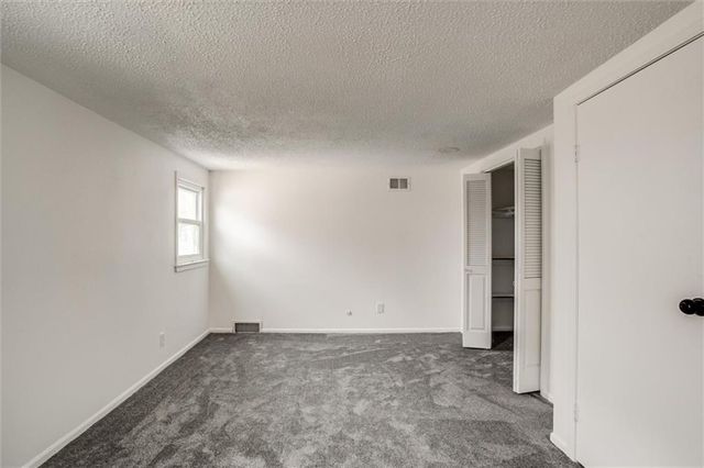 10106 NW Mirror Lake Drive, Kansas City, MO 64152