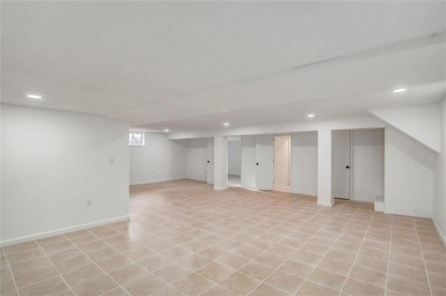 10106 NW Mirror Lake Drive, Kansas City, MO 64152