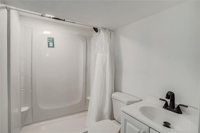 10106 NW Mirror Lake Drive, Kansas City, MO 64152