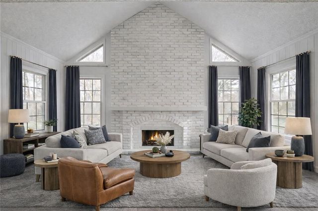 10106 NW Mirror Lake Drive, Kansas City, MO 64152