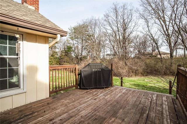 10106 NW Mirror Lake Drive, Kansas City, MO 64152