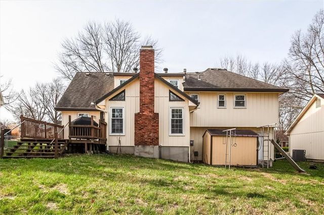 10106 NW Mirror Lake Drive, Kansas City, MO 64152