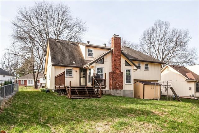 10106 NW Mirror Lake Drive, Kansas City, MO 64152