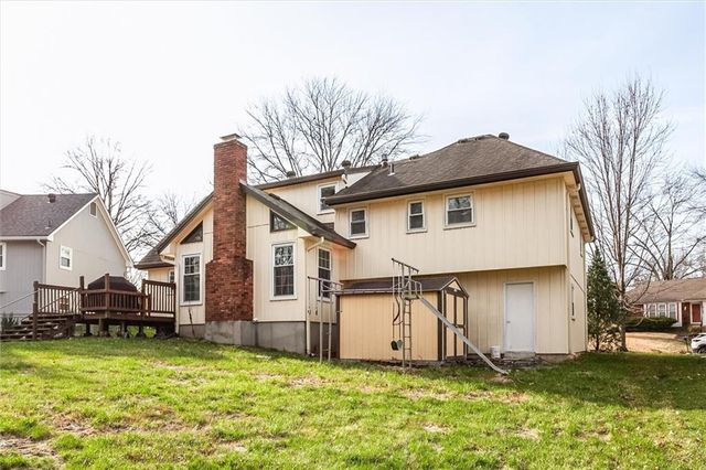 10106 NW Mirror Lake Drive, Kansas City, MO 64152