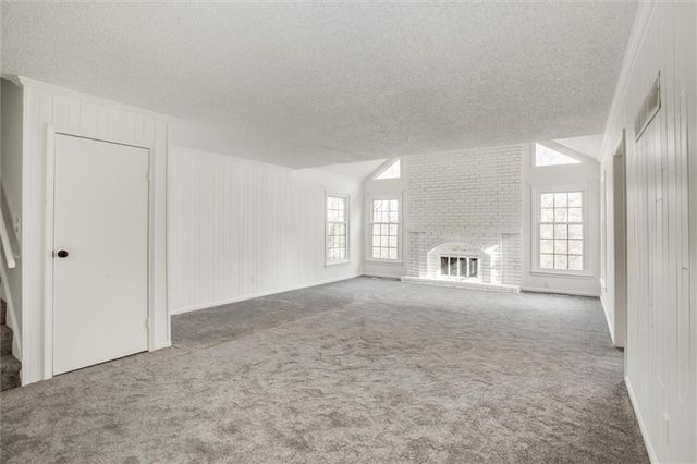 10106 NW Mirror Lake Drive, Kansas City, MO 64152