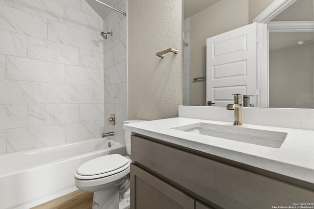 130 Gallant Fox, Castroville, TX 78009