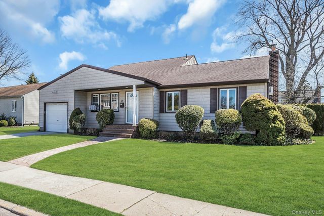 59 Jamaica Avenue, Plainview, NY 11803