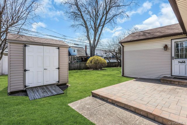 59 Jamaica Avenue, Plainview, NY 11803