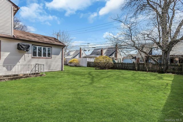 59 Jamaica Avenue, Plainview, NY 11803