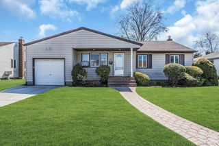 59 Jamaica Avenue, Plainview, NY 11803