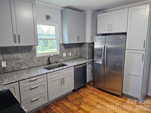 1704 16th Street NE, Hickory, NC 28601