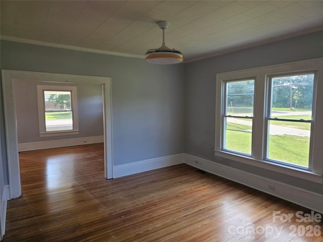 1704 16th Street NE, Hickory, NC 28601