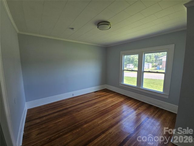 1704 16th Street NE, Hickory, NC 28601