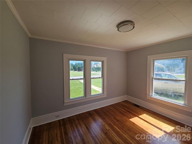 1704 16th Street NE, Hickory, NC 28601