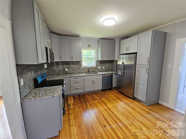 1704 16th Street NE, Hickory, NC 28601