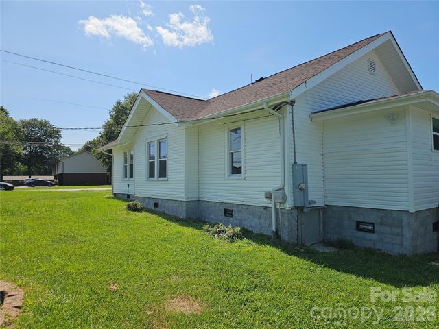 1704 16th Street NE, Hickory, NC 28601