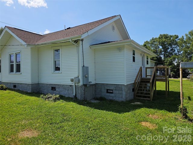 1704 16th Street NE, Hickory, NC 28601