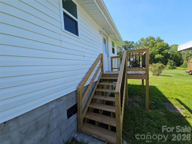 1704 16th Street NE, Hickory, NC 28601