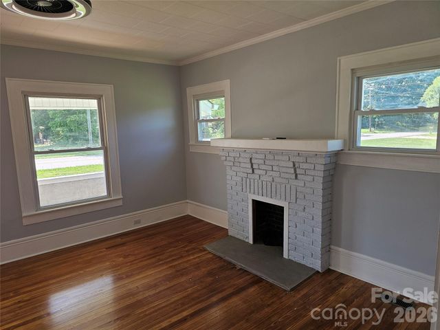 1704 16th Street NE, Hickory, NC 28601