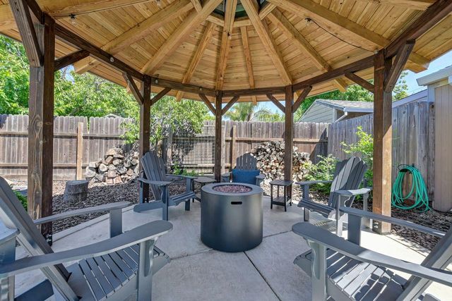 4601 Staggs Way, Sacramento, CA 95822