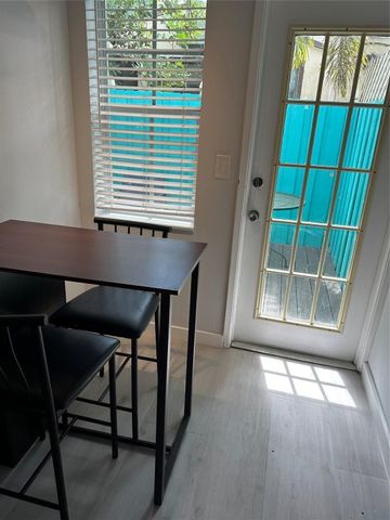 805 NE 17th Avenue 3, Fort Lauderdale, FL 33304