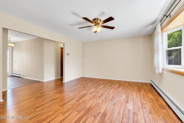 15 Chateux Lane, Toms River, NJ 08755